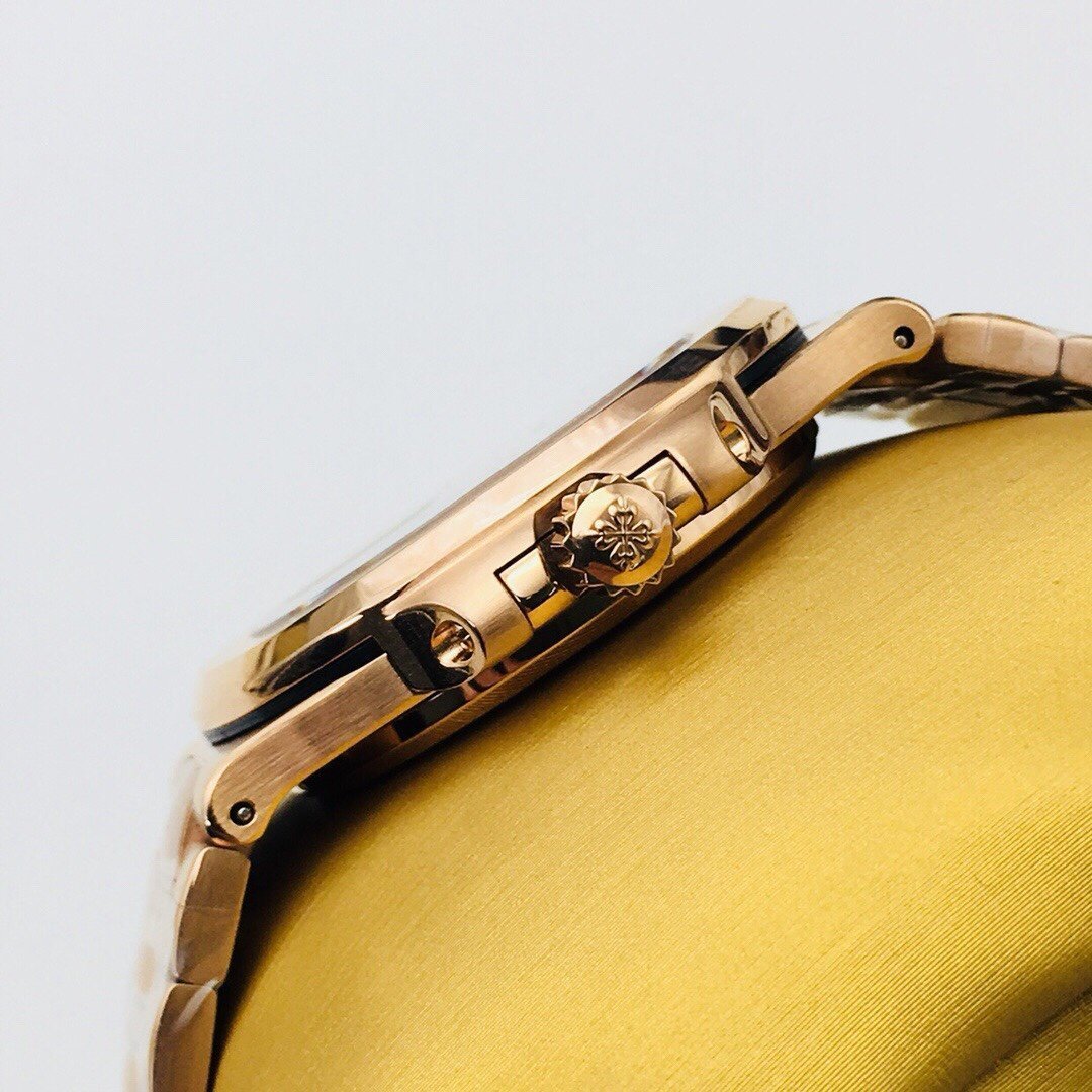 PATEK NAUTILUS 5711 ROSE GOLD WHITE DIAL