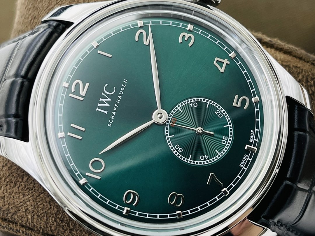 PORTUGUESE HAND-WOUND STEEL CASE GREEN DIAL BLACK LEATHER