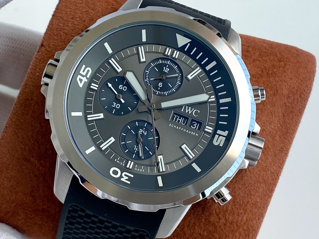 AQUATIMER EXPEDITION JAQUES YVES STEEL CASE WHITE DIAL