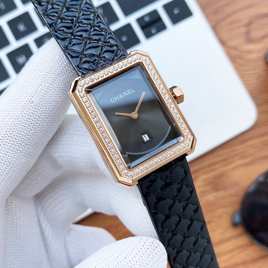 BOY-FRIEND QUARTZ DIAMOND BEZEL LEATHER STRAP