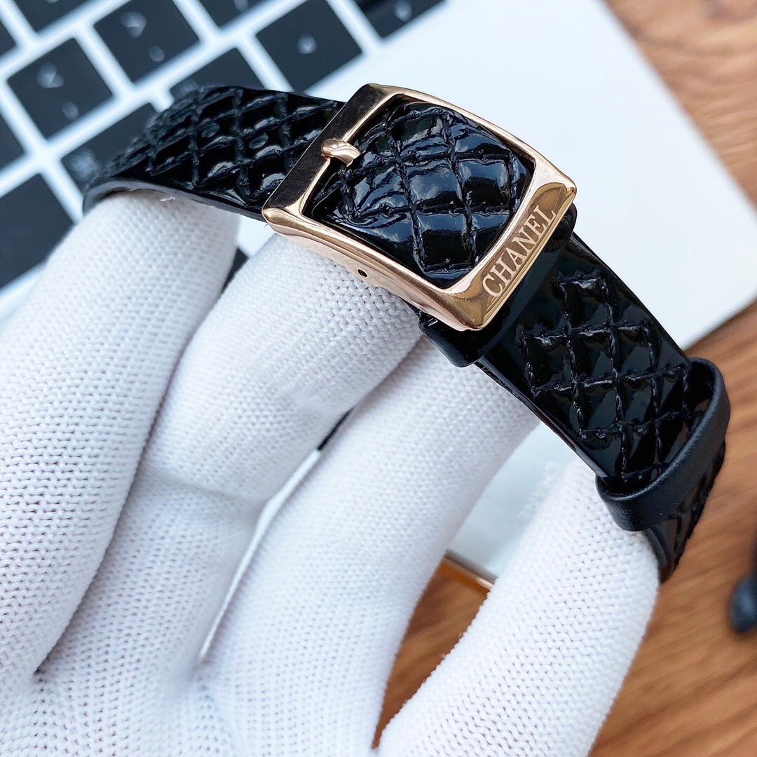 BOY-FRIEND QUARTZ DIAMOND BEZEL LEATHER STRAP
