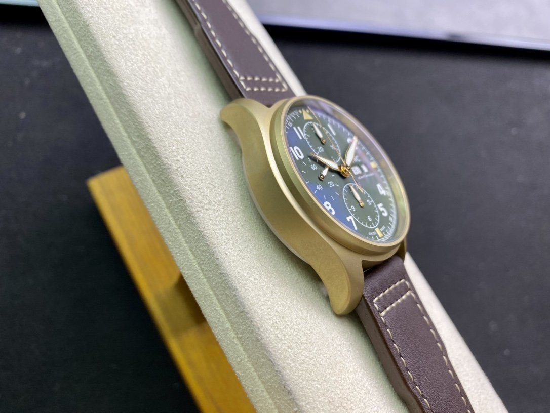PILOT DAY-DATE CHRONOGRAPH RED GOLD GREEN DIAL