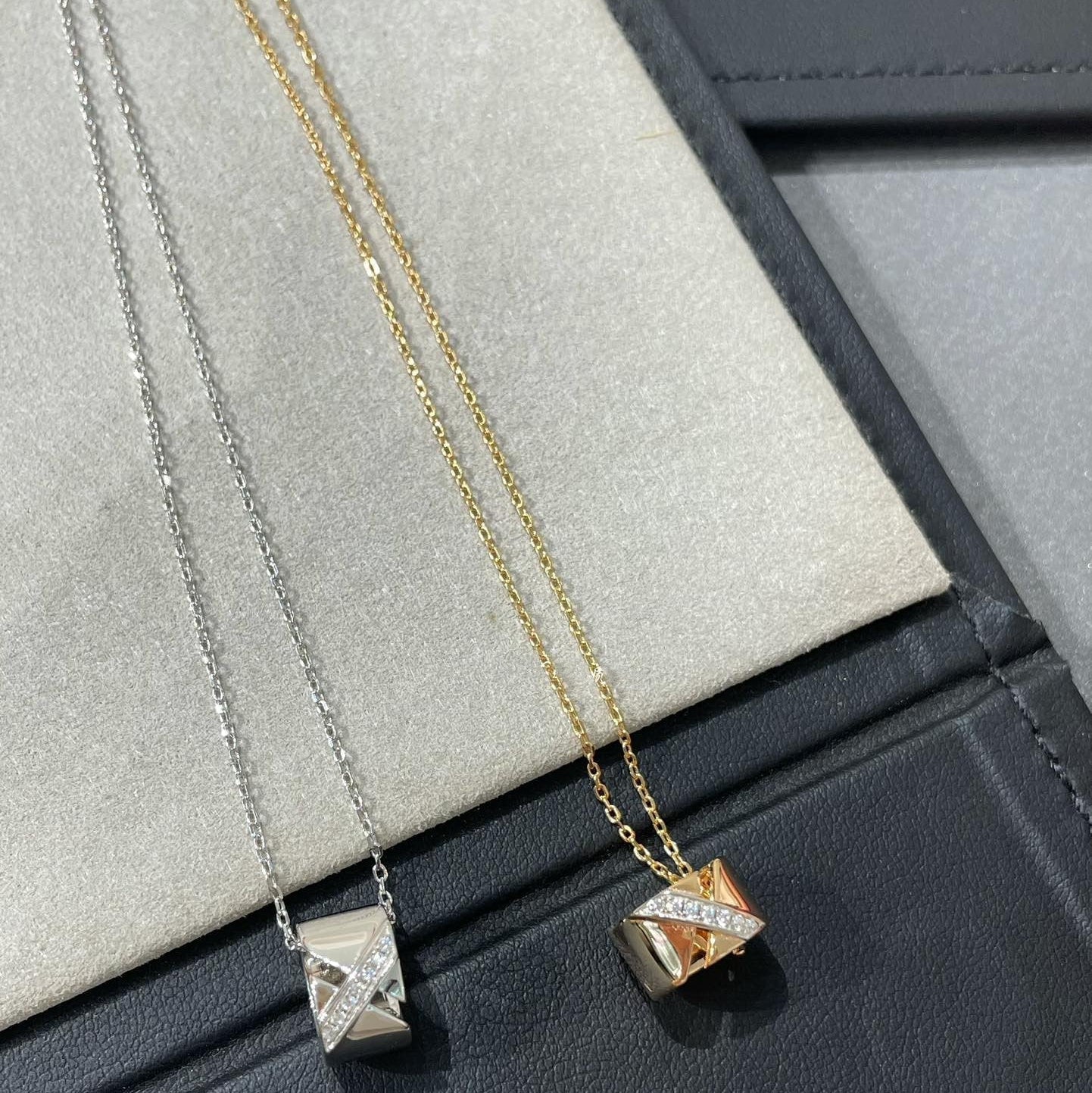 LIENS EVIDENCE DIAMOND NECKLACE