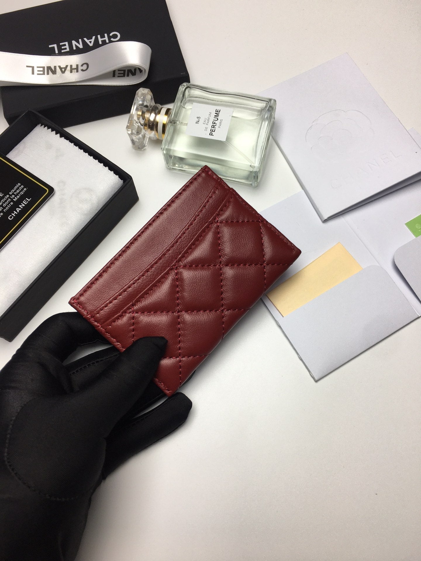 CC CARD HOLDER 11.2 GARNET CALFSKIN SILVER ICON