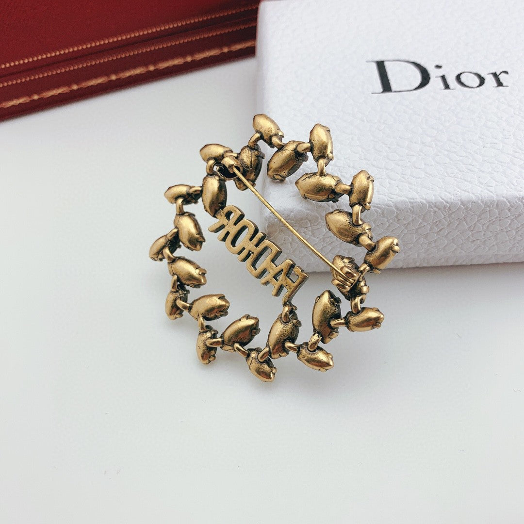 CD Brooch 02