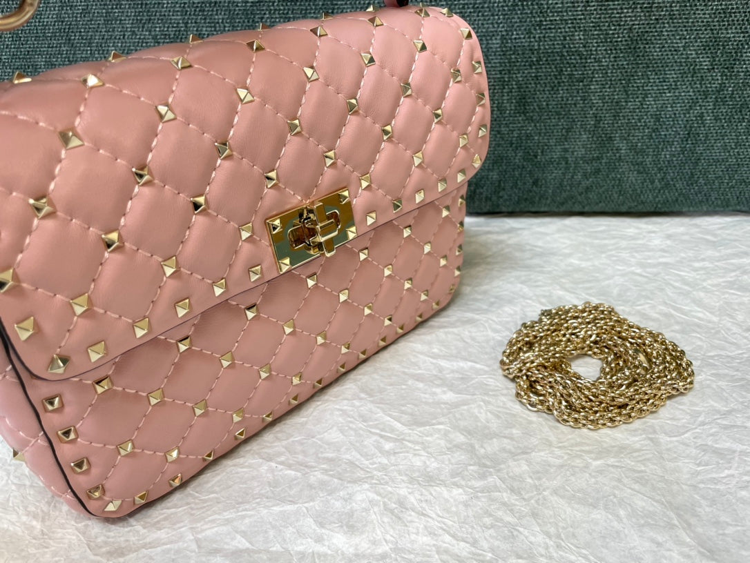 garavani rockstud spike medium 24cm light pink lambskin