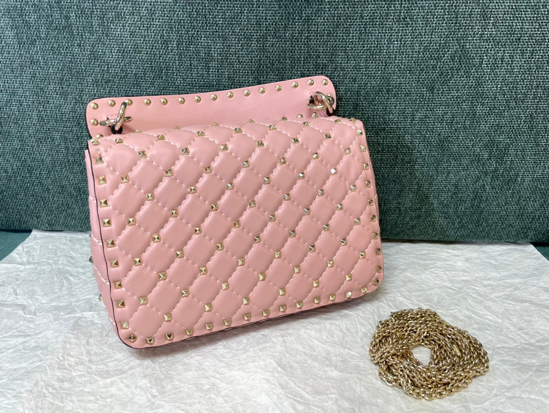 garavani rockstud spike medium 24cm light pink lambskin