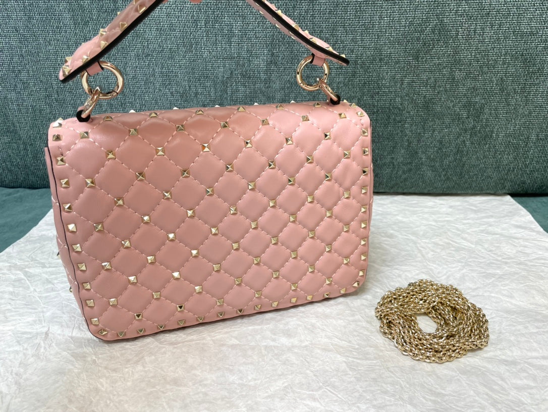 garavani rockstud spike medium 24cm light pink lambskin