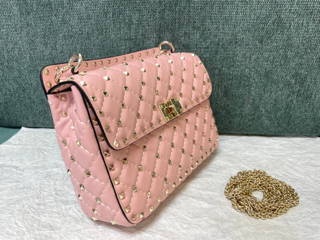 garavani rockstud spike medium 24cm light pink lambskin