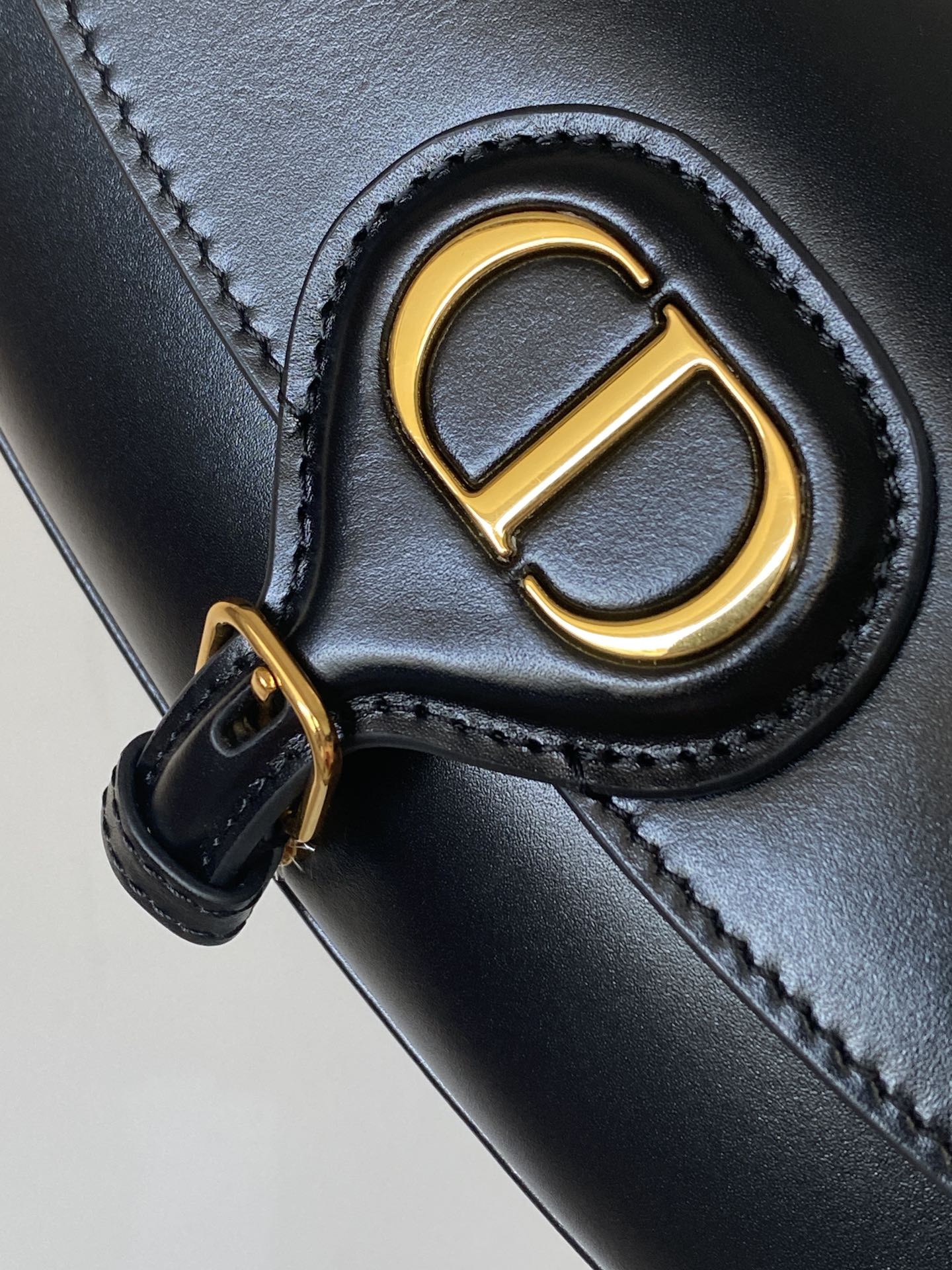 BOBBY EAST-WEST 22 BAG CALFSKIN