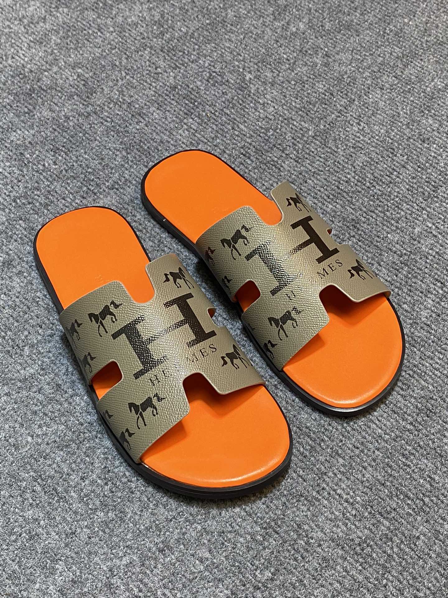 HM IZMIR SANDAL MOSS AND TIGER CALFSKIN WITH ICON