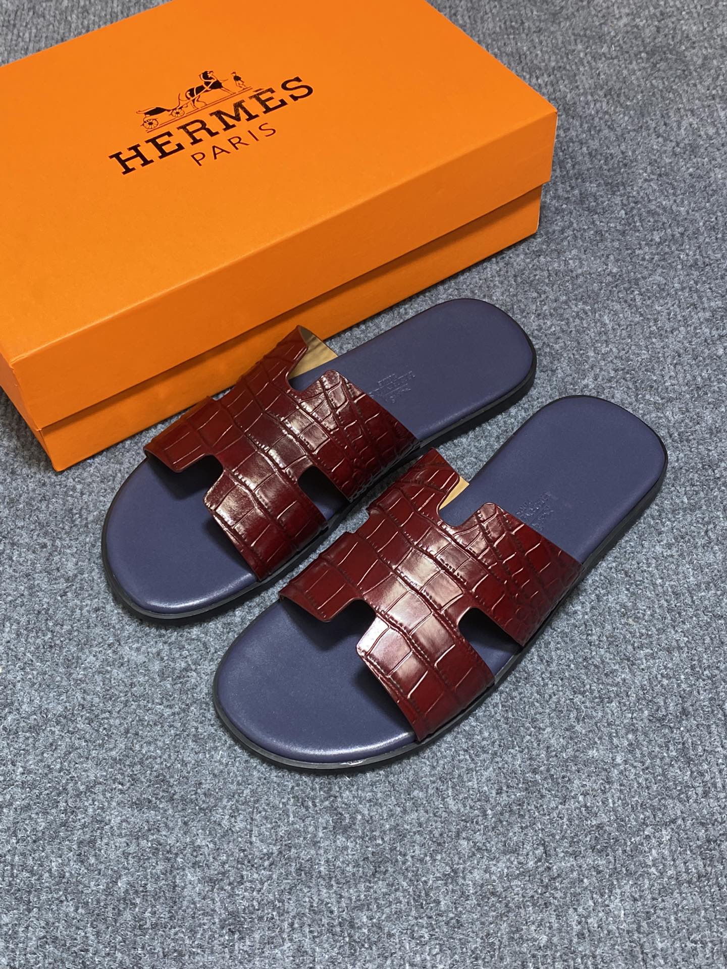 HM IZMIR CROCODILE MOTIF SANDAL INDIGO AND BRICK CALFSKIN