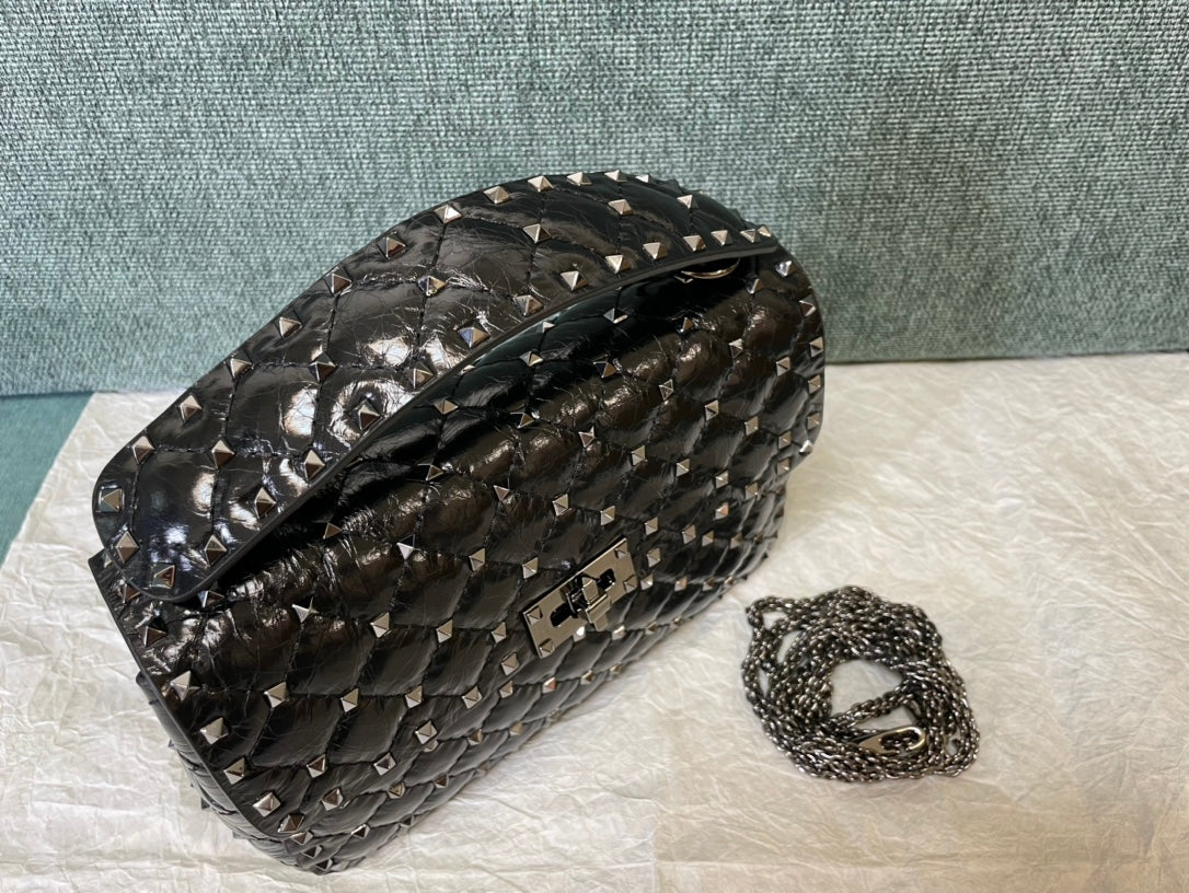 garavani rockstud spike medium 24cm black lambskin