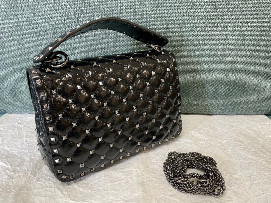 garavani rockstud spike medium 24cm black lambskin
