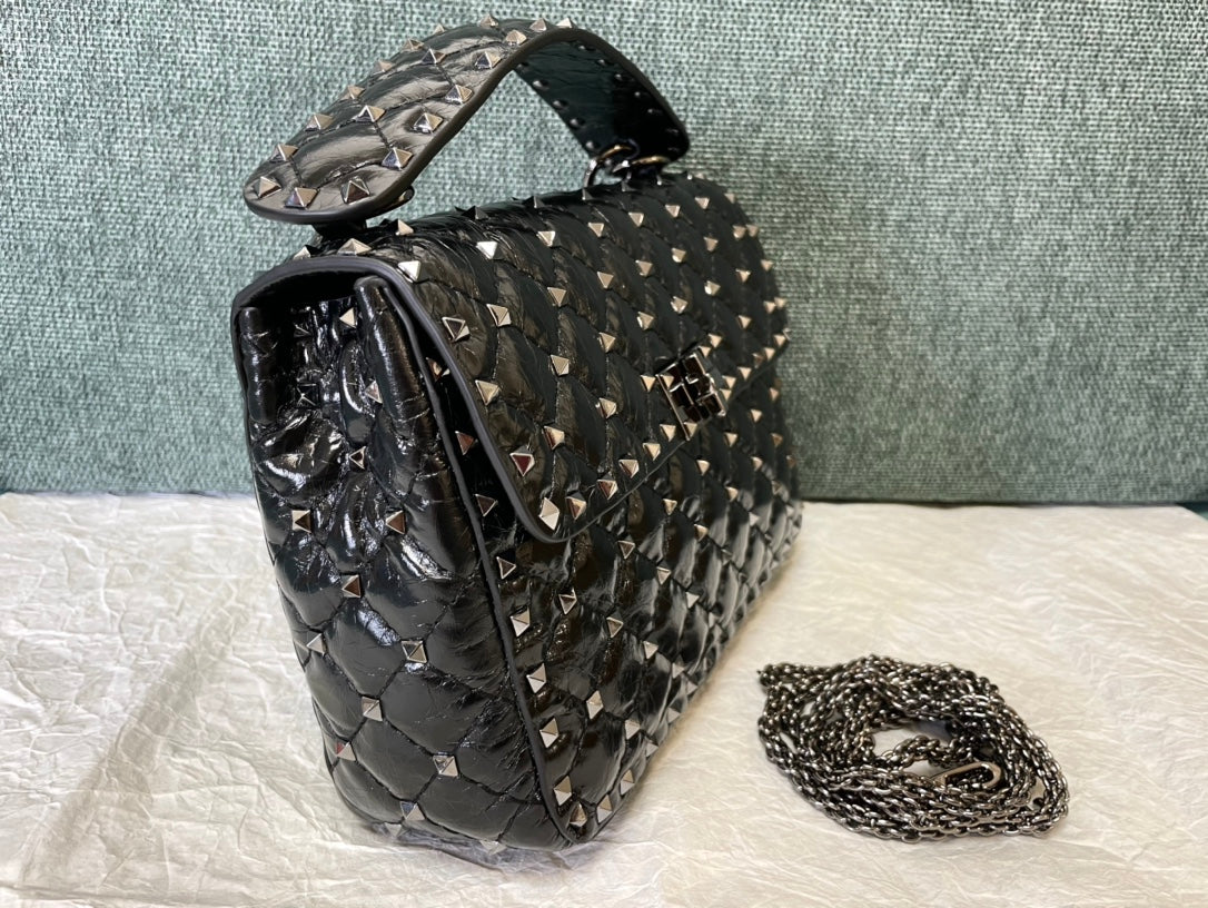garavani rockstud spike medium 24cm black lambskin