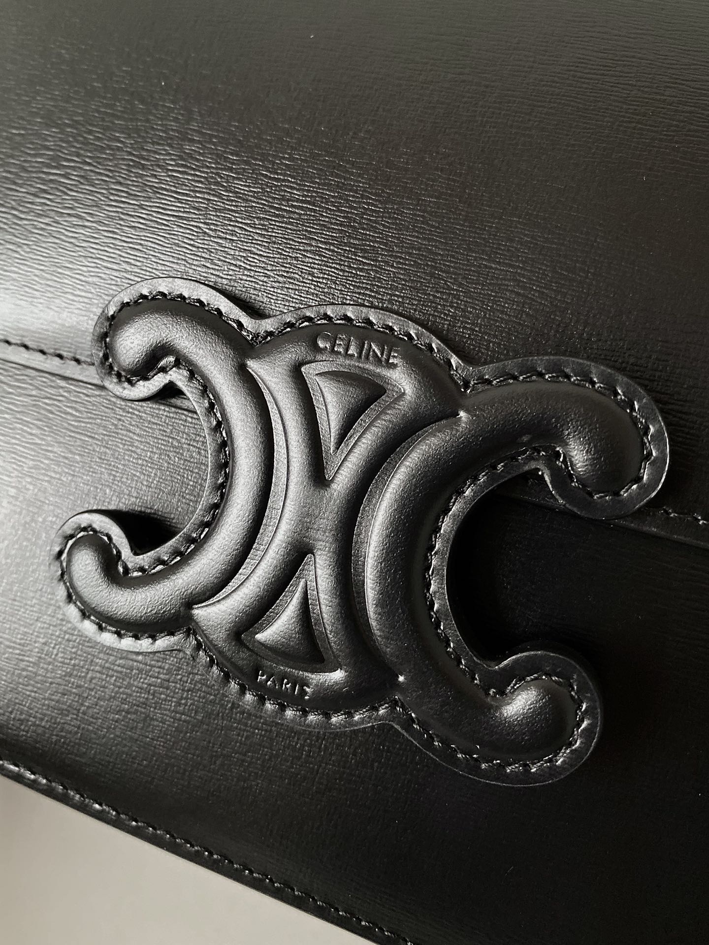 CLASSIQUE TRIOMPHE 22 ALL BLACK CALFSKIN