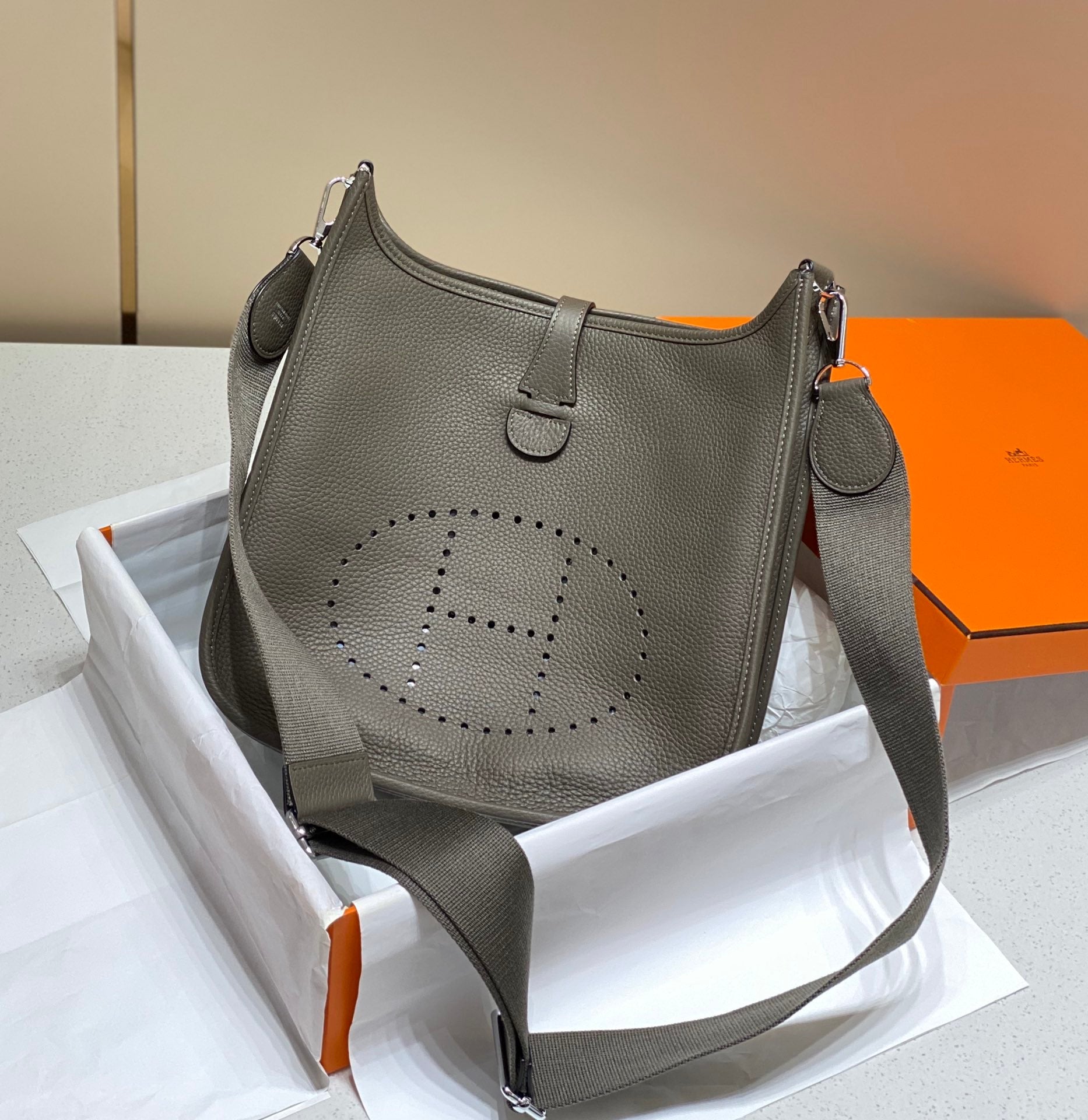 Evelyne 29cm Togo Shw