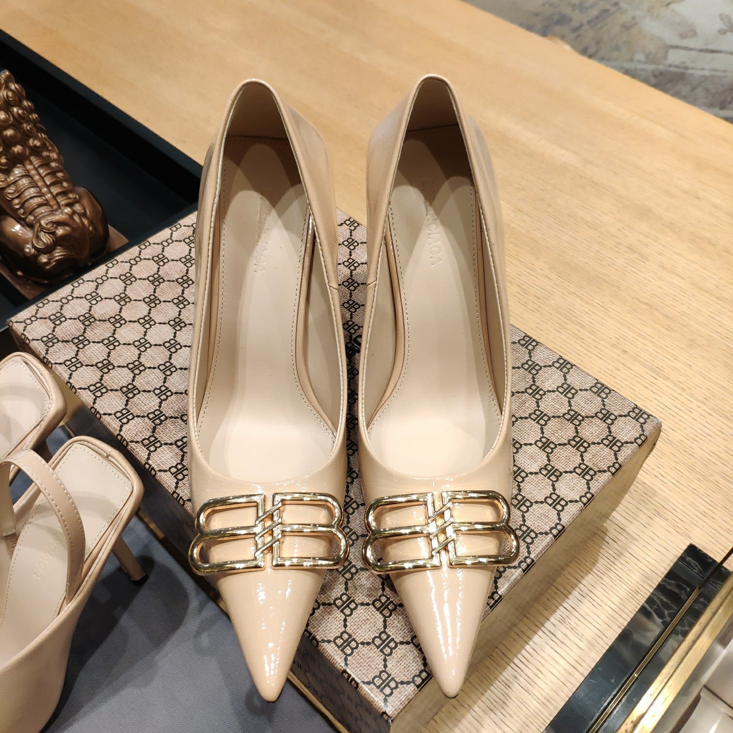 Balenciaga 26s High Heel 100 Beige Patent Leather Gold Logo 681186