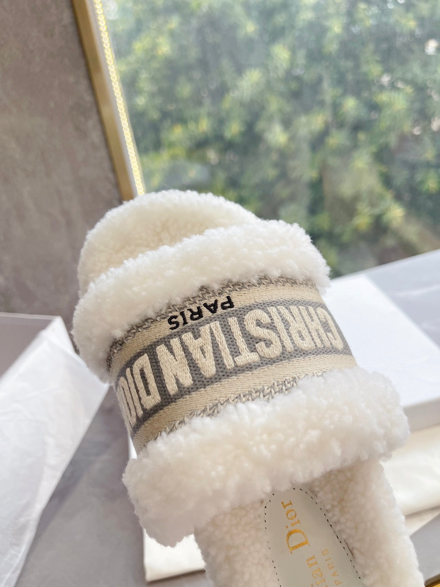 CD 25  Flat Slippers White Gray Wool 395564