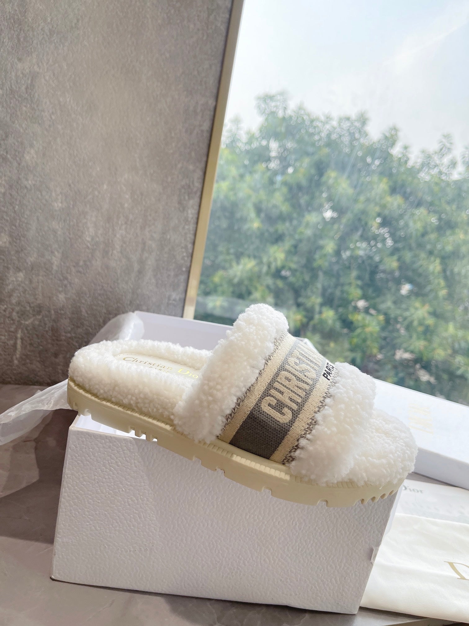CD 25  Flat Slippers White Gray Wool 395564