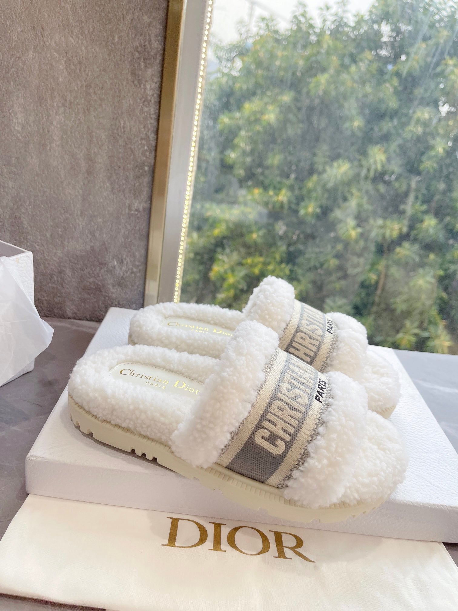 CD 25  Flat Slippers White Gray Wool 395564