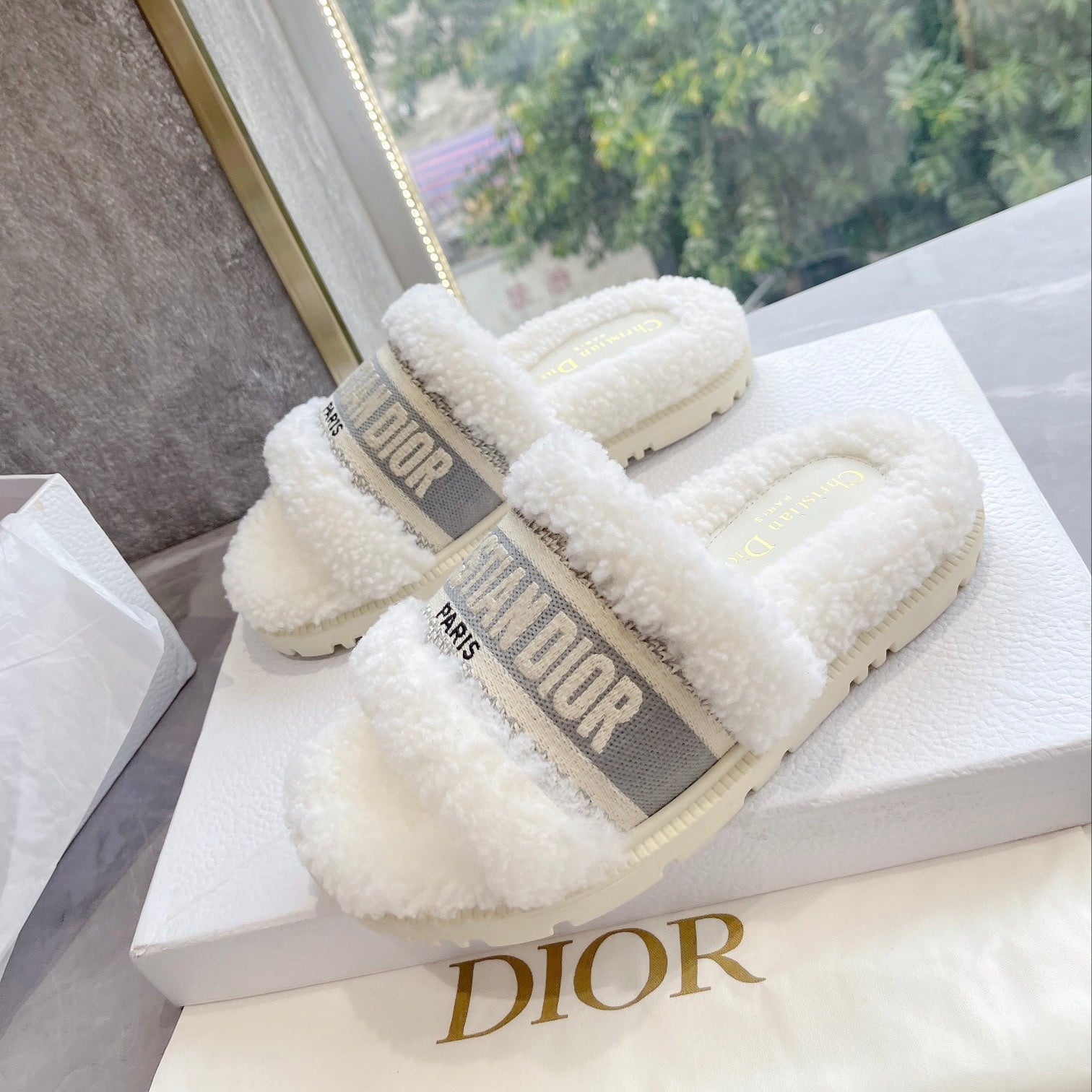 CD 25  Flat Slippers White Gray Wool 395564