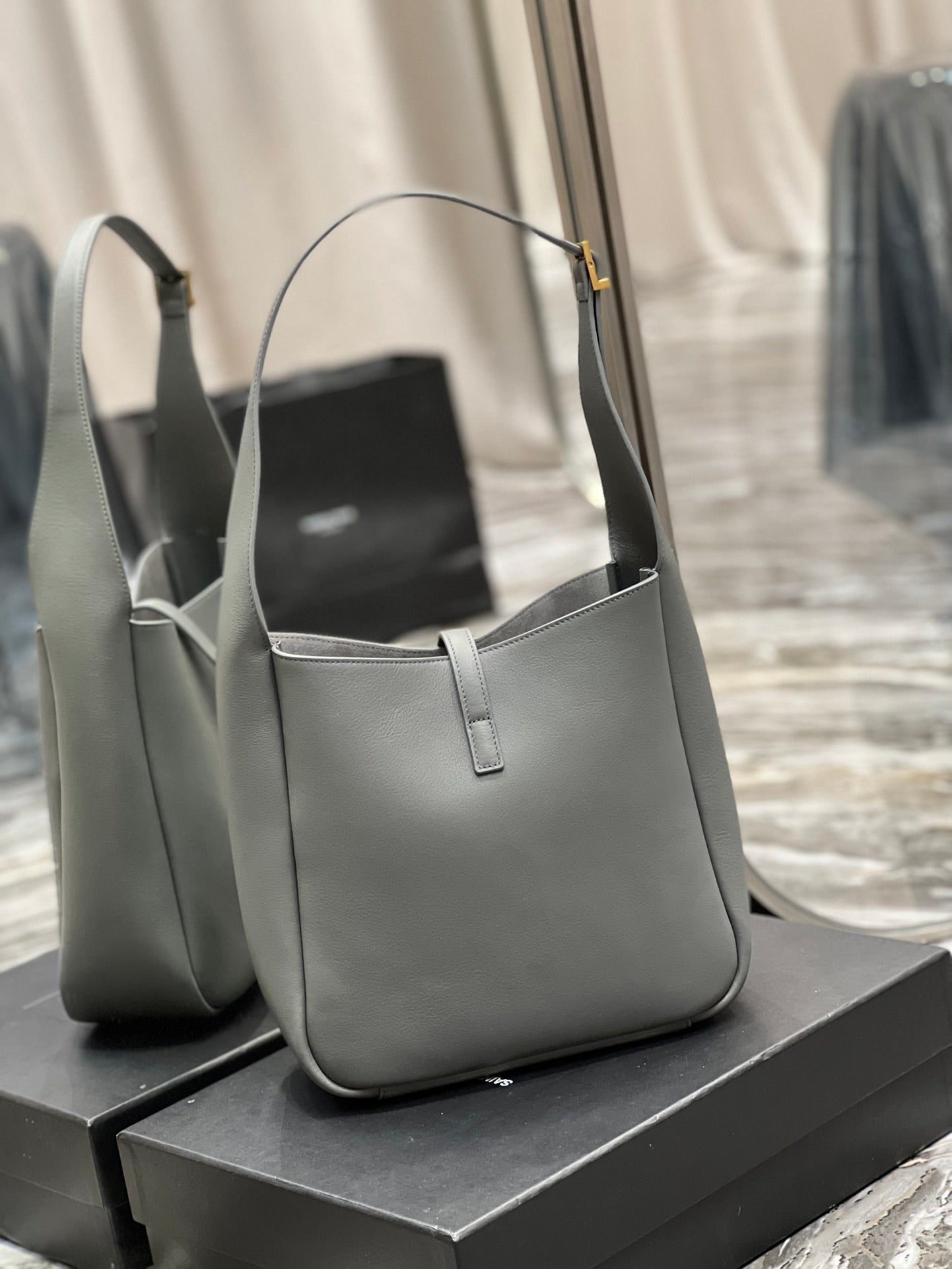 le 5a7 small 23 rock gray calfskin