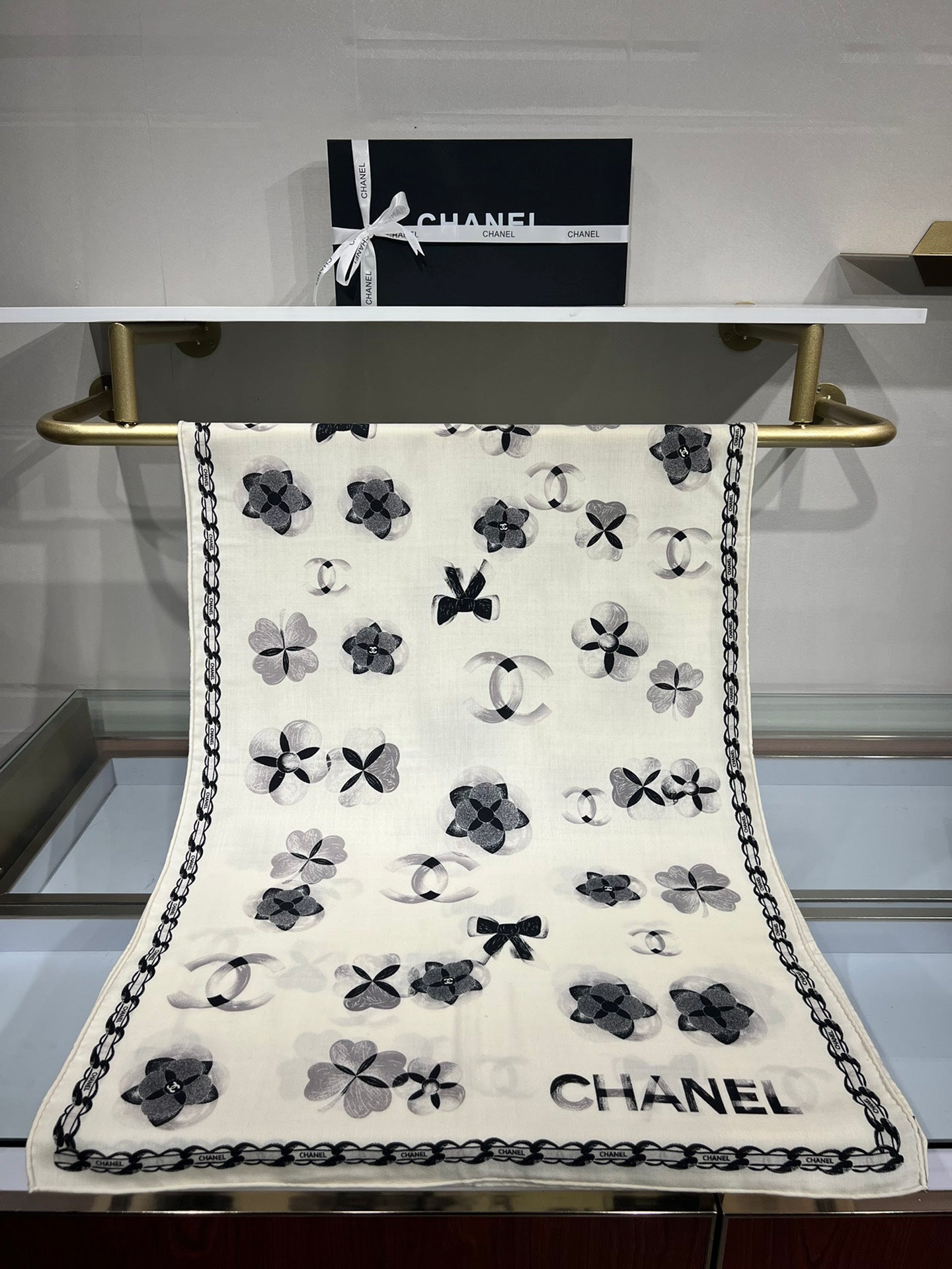 CC Scarf 185 CM In White Black Cashmere Silk  413589