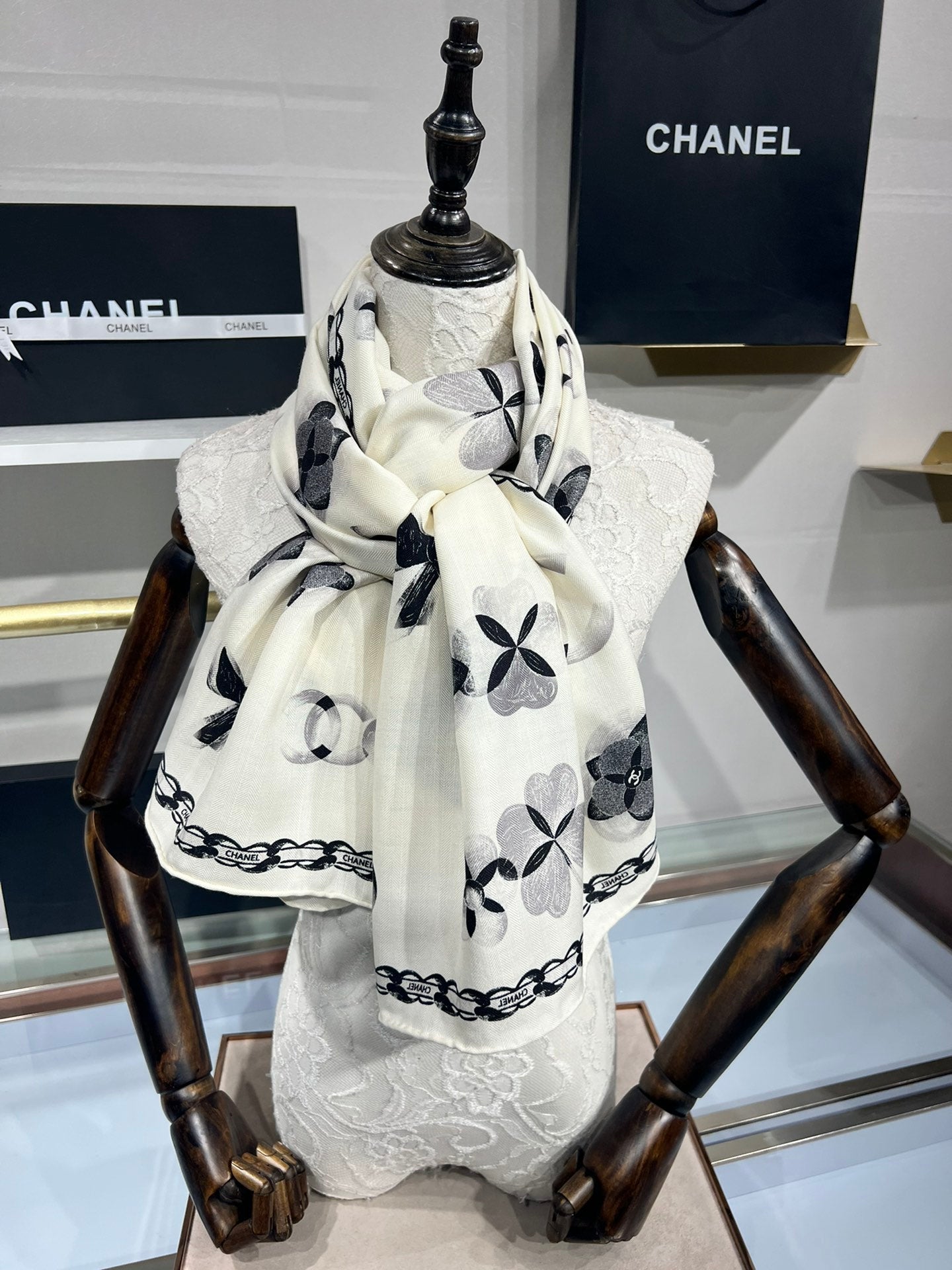 CC Scarf 185 CM In White Black Cashmere Silk  413589