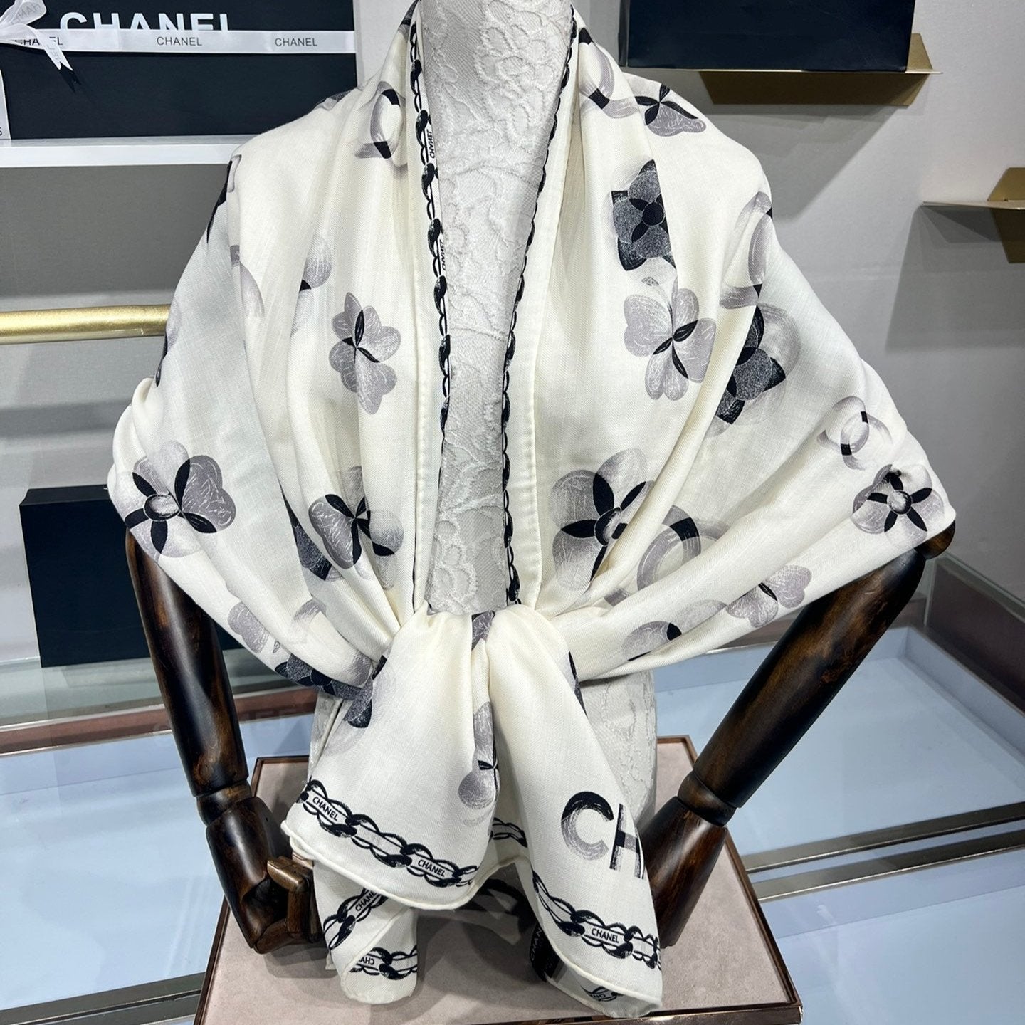 CC Scarf 185 CM In White Black Cashmere Silk  413589