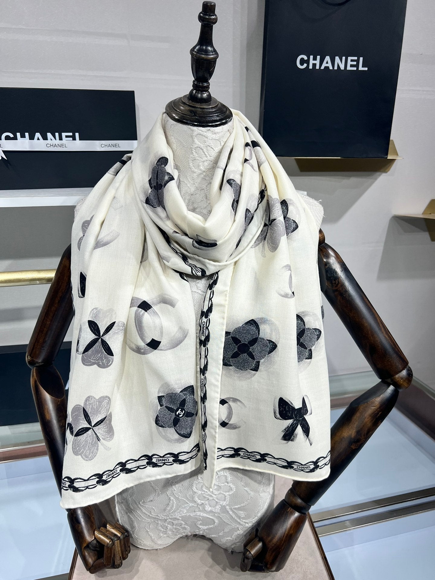 CC Scarf 185 CM In White Black Cashmere Silk  413589