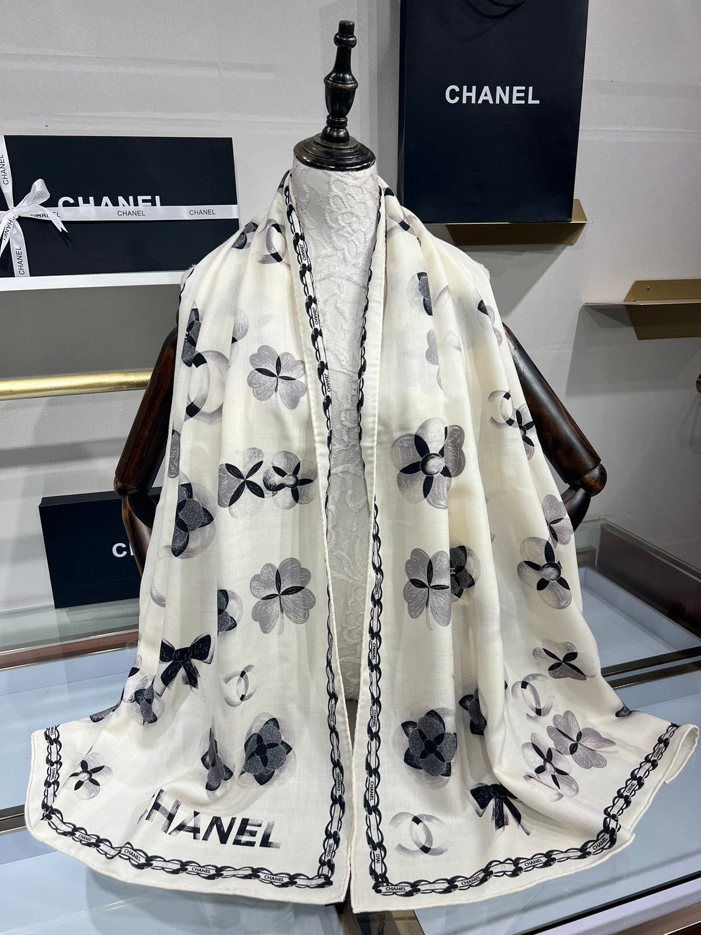 CC Scarf 185 CM In White Black Cashmere Silk  413589