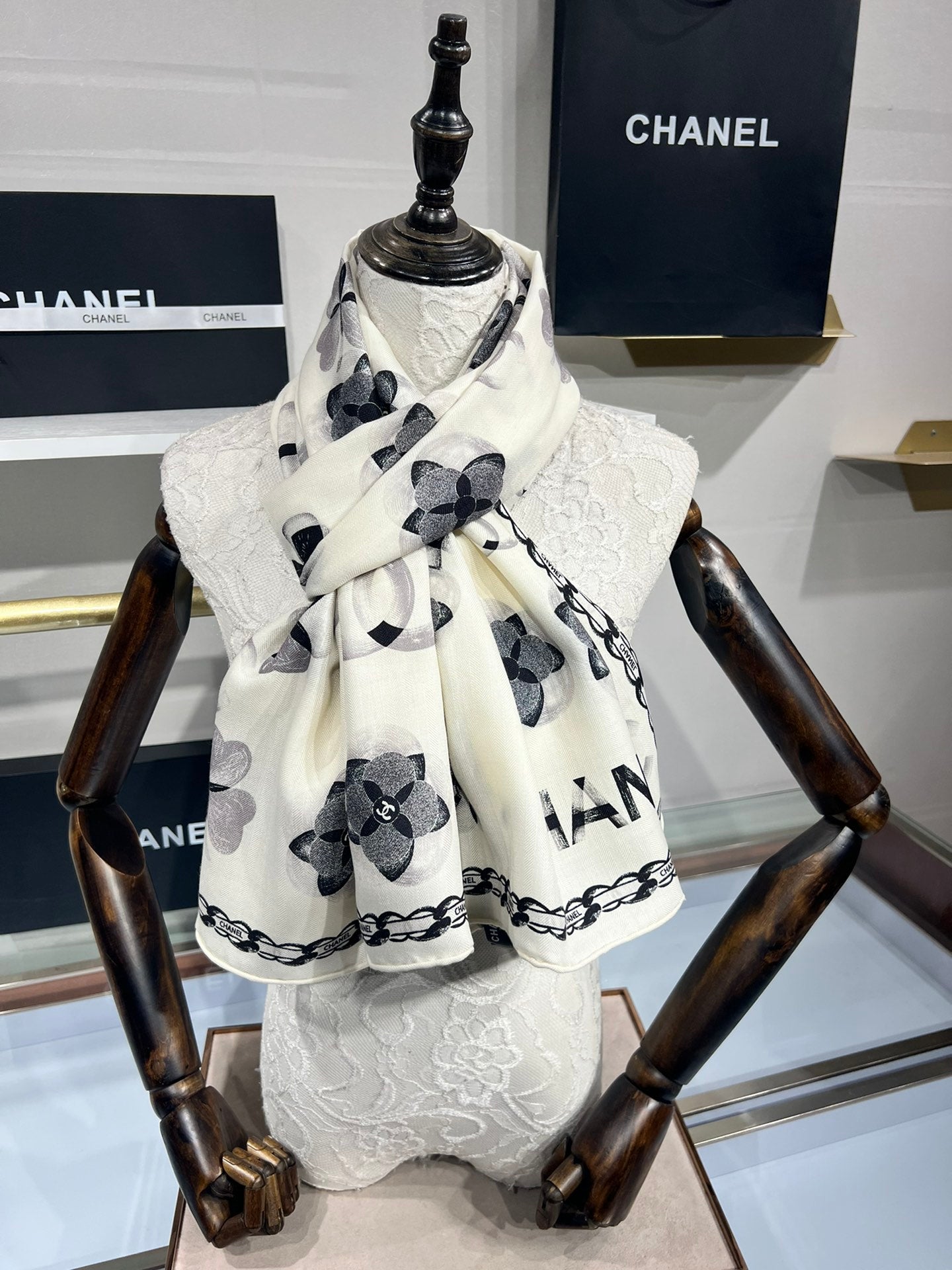 CC Scarf 185 CM In White Black Cashmere Silk  413589
