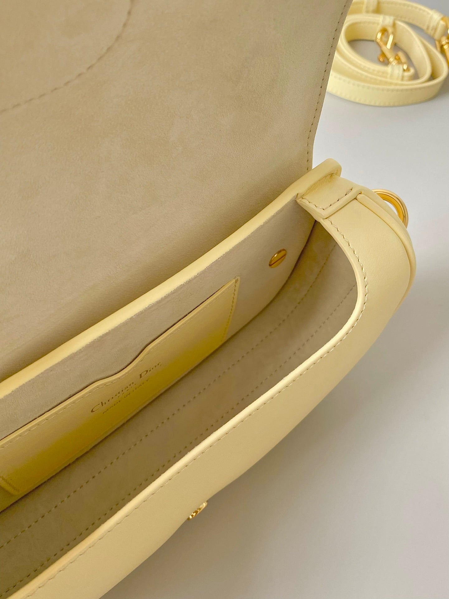 medium cd east west bobby 22cm cream calfskin ghw