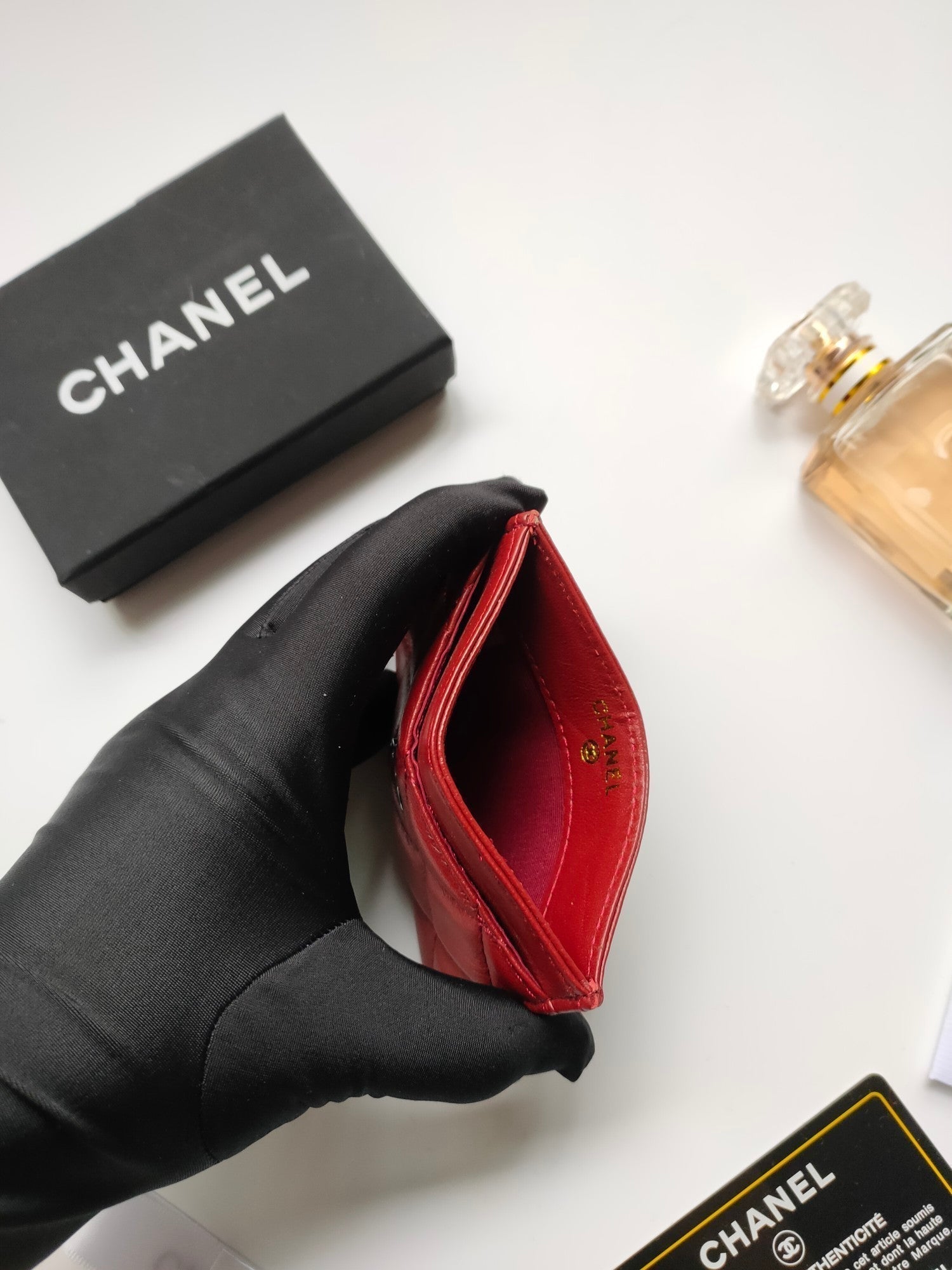 CC CARD HOLDER 11.2 CRIMSON CALFSKIN GOLD ICON