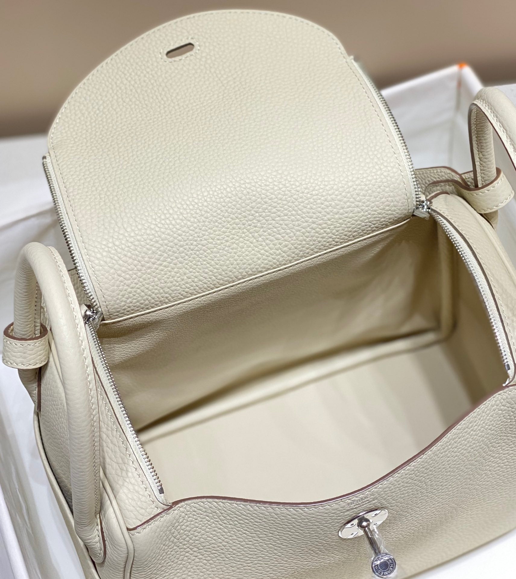 HM LINDY 30 BAG WHITE TAURILLON CLEMENCE LEATHER