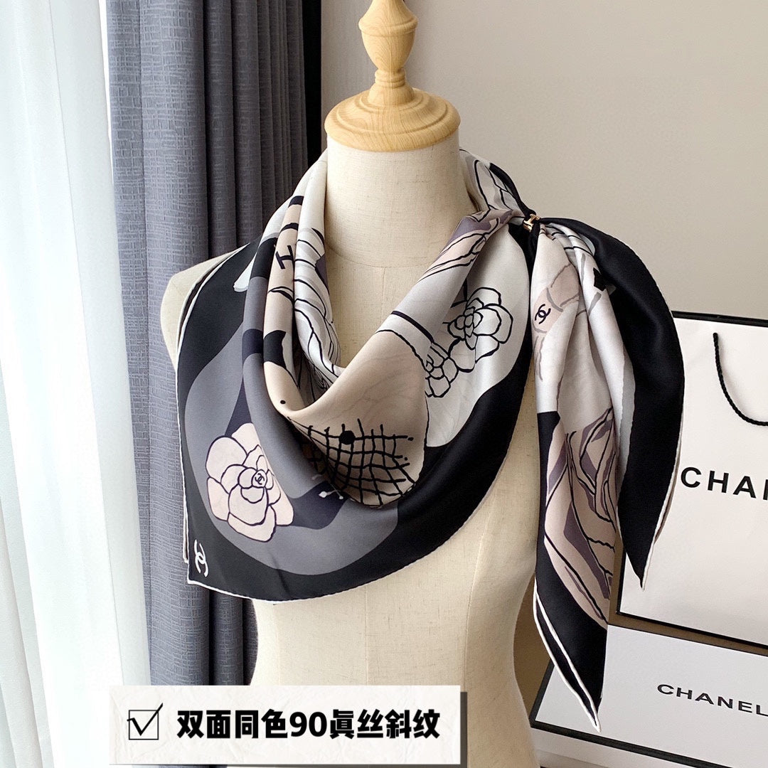CC Square Scarf 90 CM In White Black Mix Grey Light Beige Silk 288698