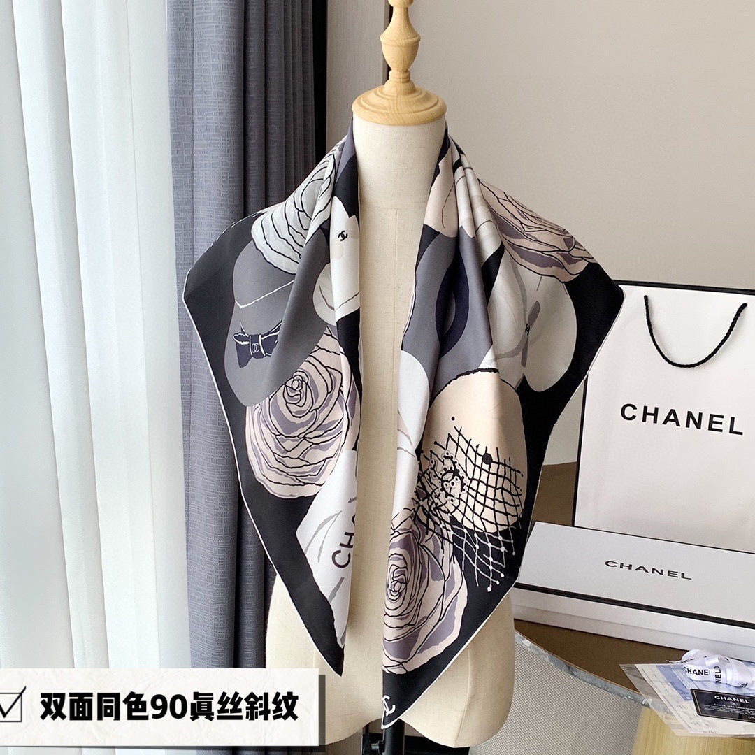 CC Square Scarf 90 CM In White Black Mix Grey Light Beige Silk 288698