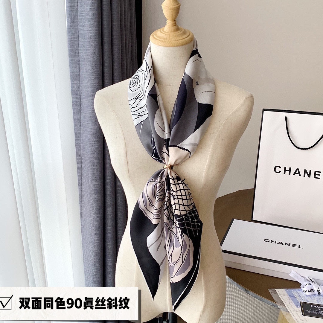 CC Square Scarf 90 CM In White Black Mix Grey Light Beige Silk 288698