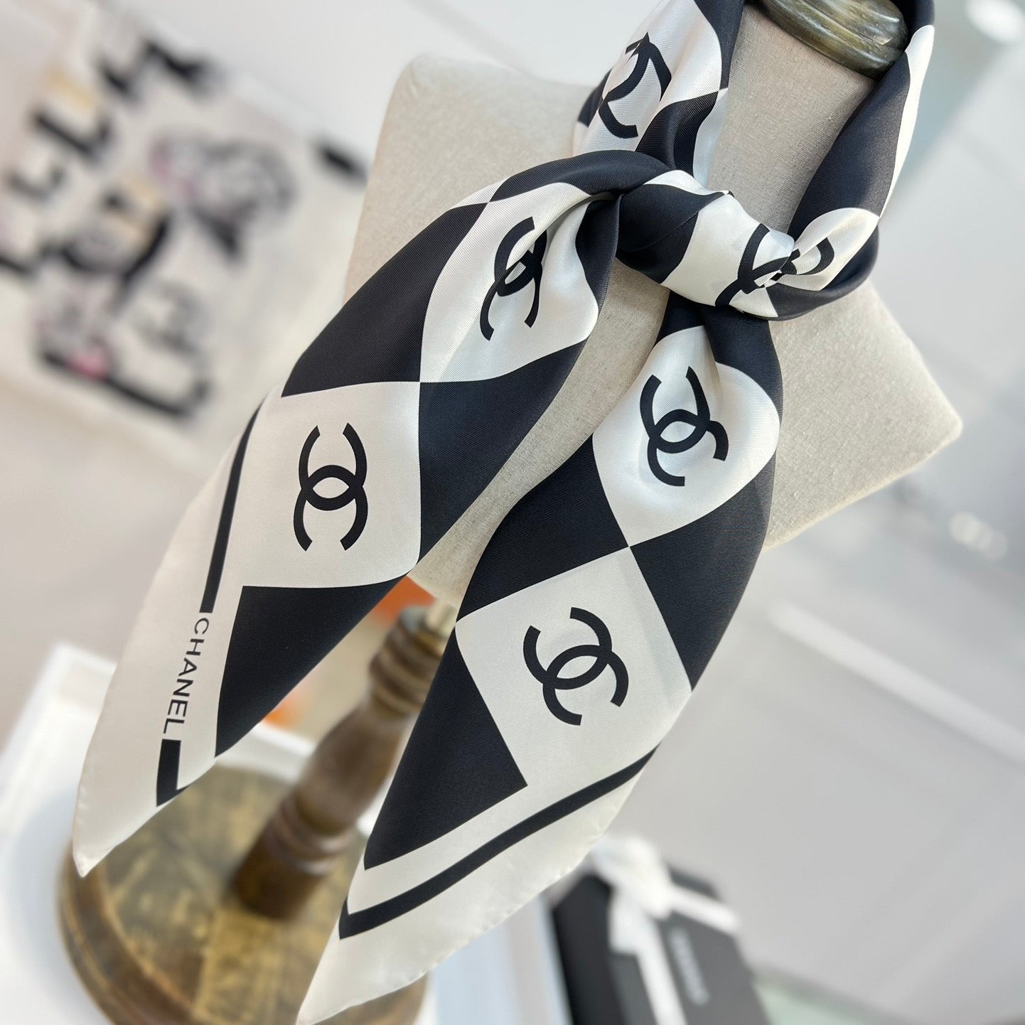 CC Square Scarf 90 CM In Black And White Plaid Silk Twill 288742