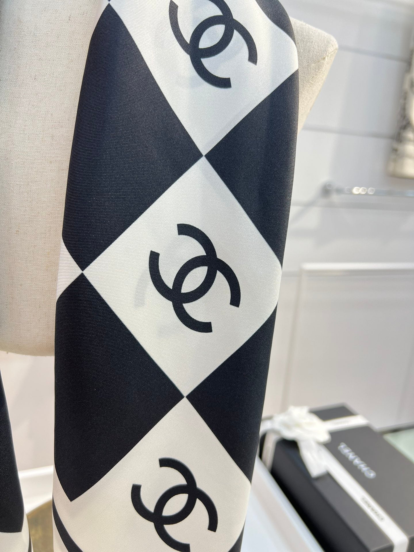 CC Square Scarf 90 CM In Black And White Plaid Silk Twill 288742