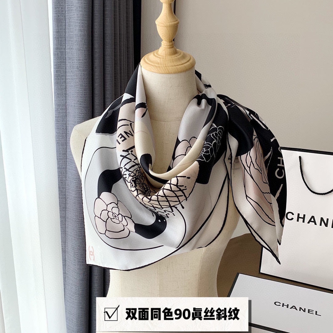 CC Square Scarf 90 CM In White Black Mix Light Beige Silk 288700
