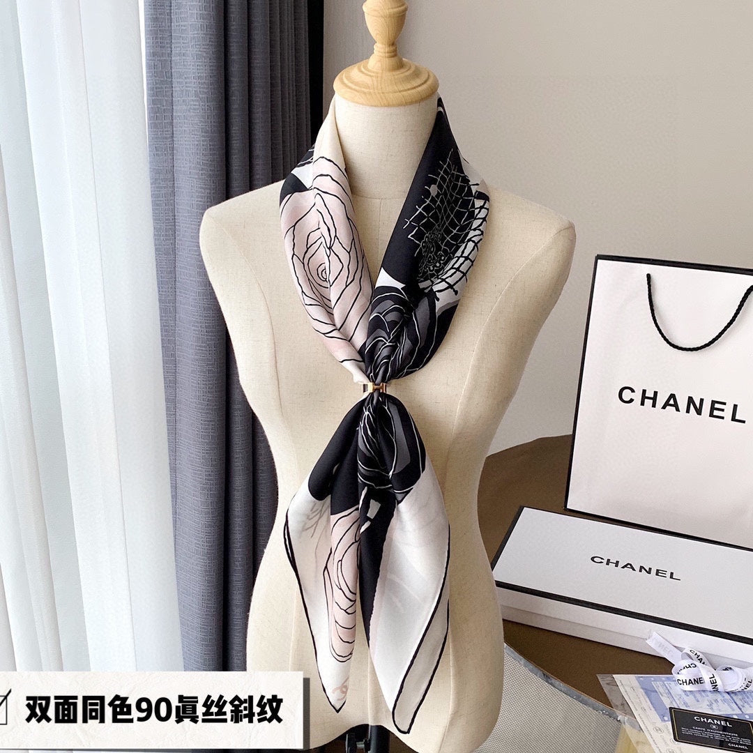 CC Square Scarf 90 CM In White Black Mix Light Beige Silk 288700
