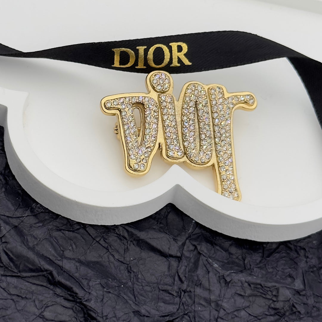 CD Brooch 172619
