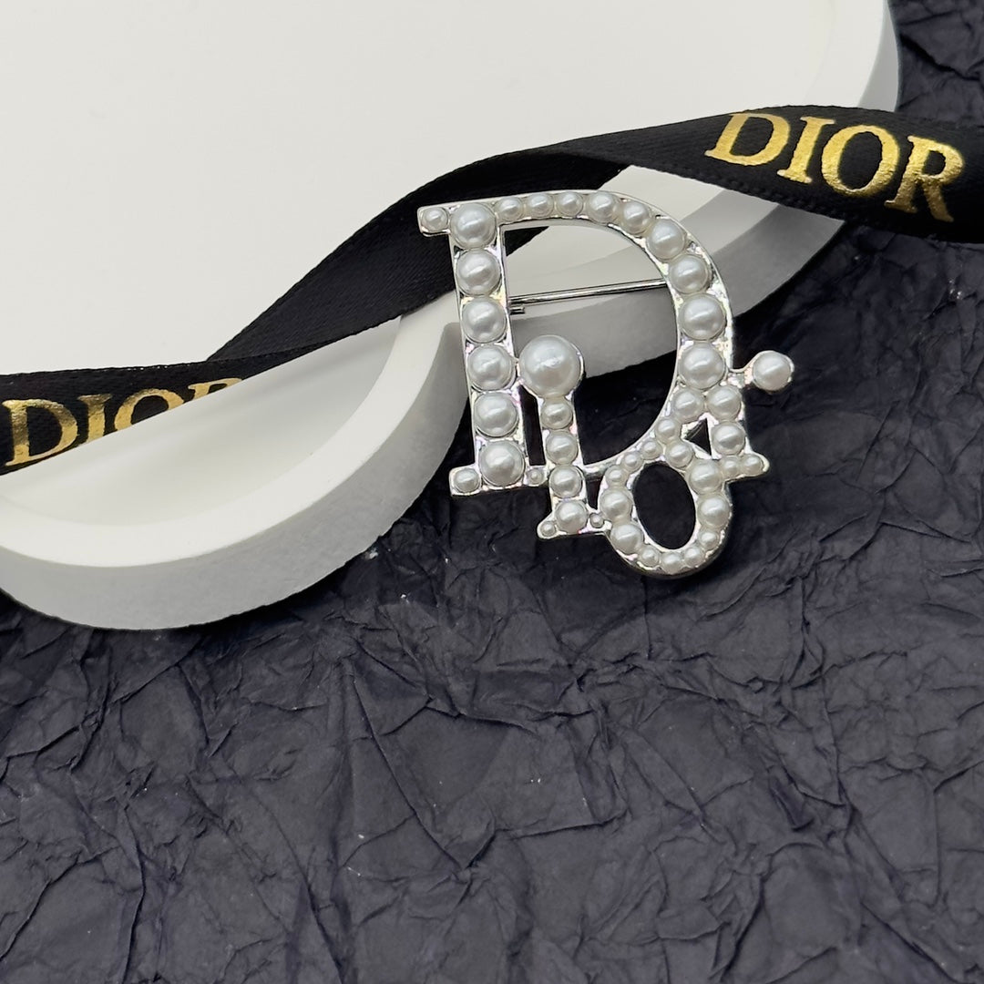 CD Brooch 172878