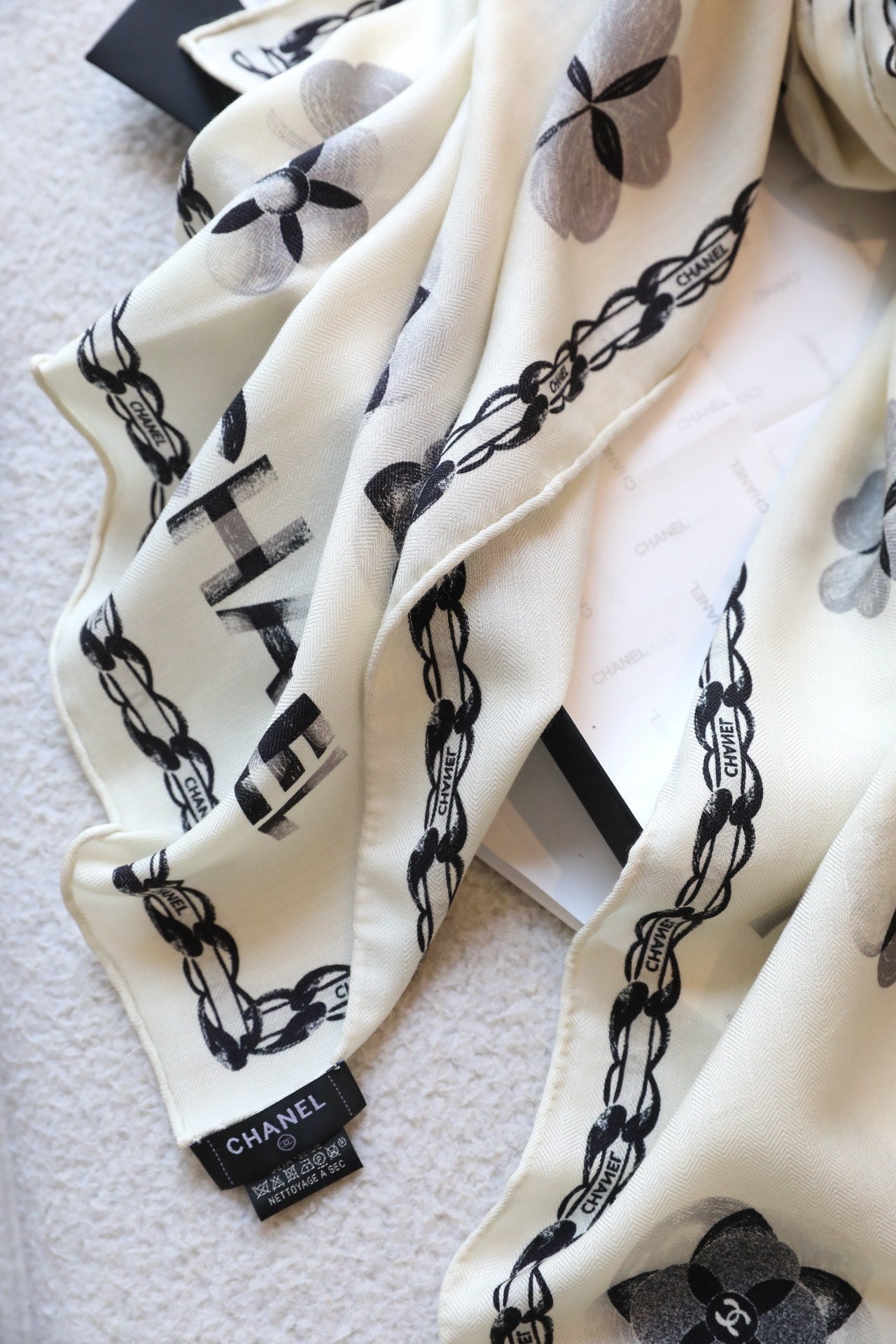 CC Scarf 180 CM In White Black Cashmere Silk 401133