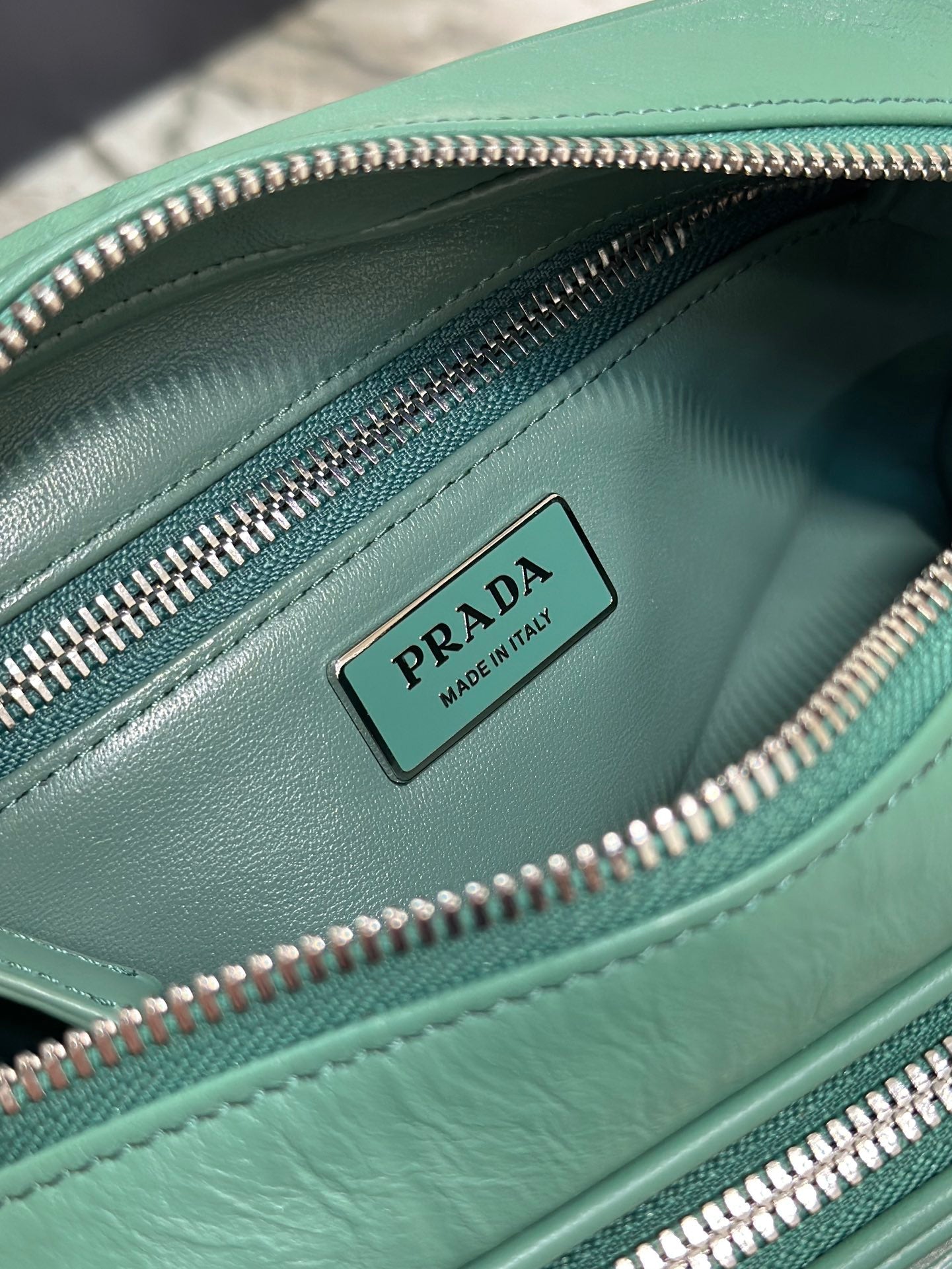 CAMERA BAG 23 IN CASTLETON GREEN WRINKLED LAMBSKIN