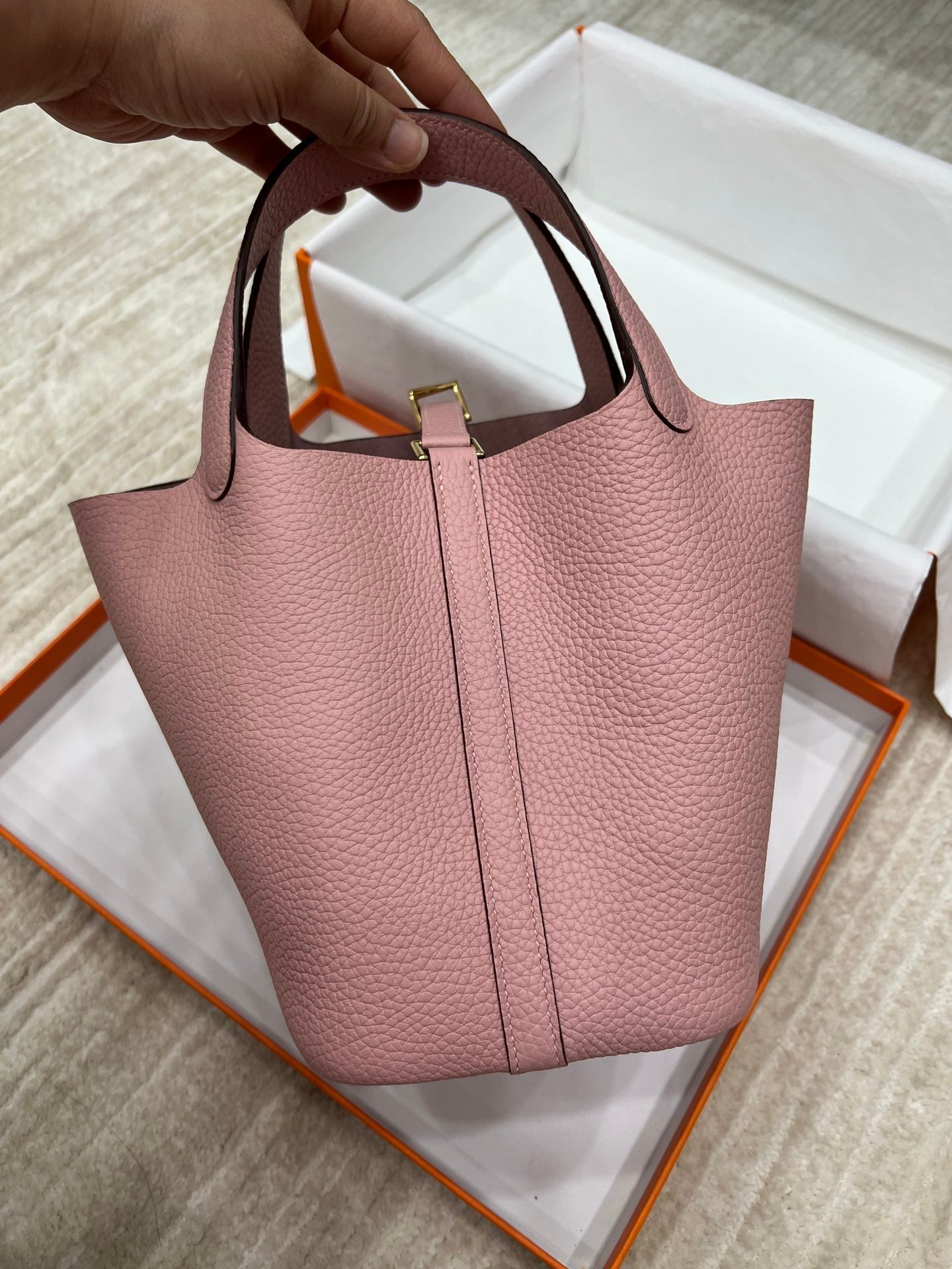 HM PICOTIN LOCK 18 BABY PINK TOGO LEATHER
