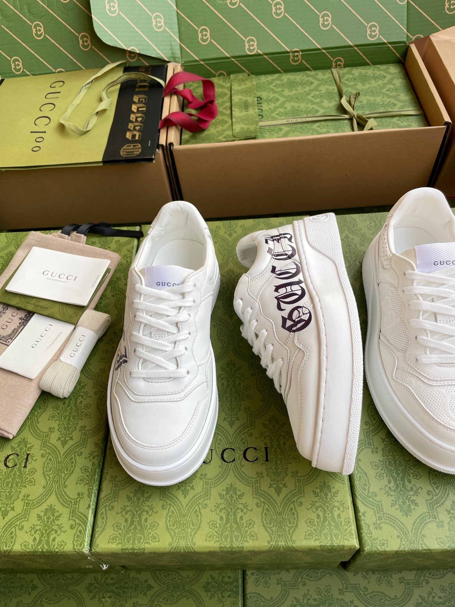 GG 26 Sneaker White Black Calfskin 632885