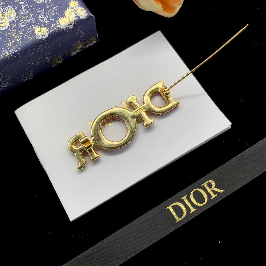 CD Brooch 177401